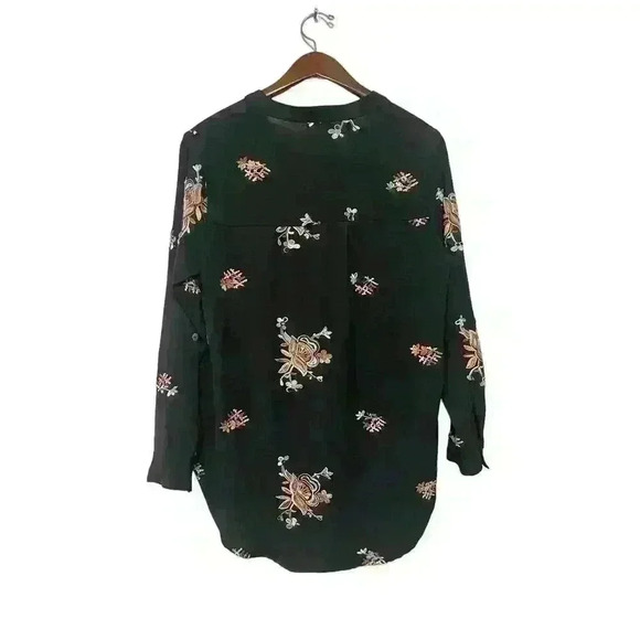 Fig and Flower Black Button up Embroidered Blouse Size Small - Picture 2 of 3